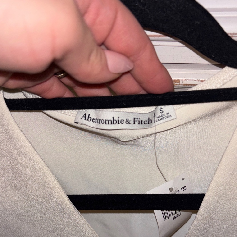 NWT Abercrombie & Fitch Crepe Plunge Bodysuit in CREAM 🍦 - Picture 6 of 12